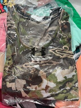 Under Armour Women's Camo Performance Light Weight long sleeved shirt - Green